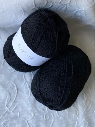 Ruke Knit Wollgarn – Schwarz 210, 100g weiches Garn