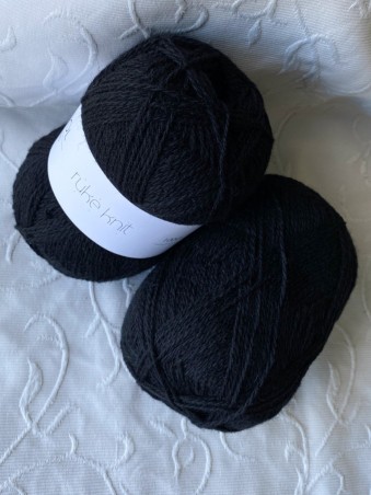 Ruke Knit Wollgarn – Schwarz 210, 100g weiches Garn